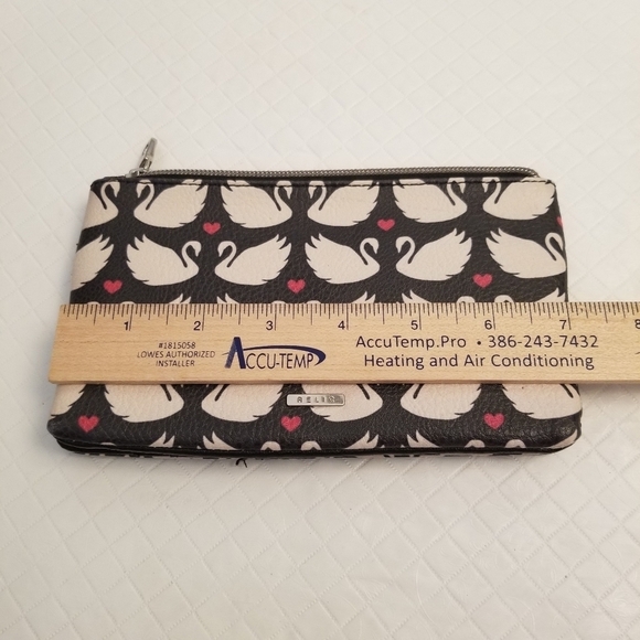 RELIC Faux Leather Zip Wallet Cell Phone Holder 7.25" x 4.25" Swan Heart Print - Picture 2 of 6